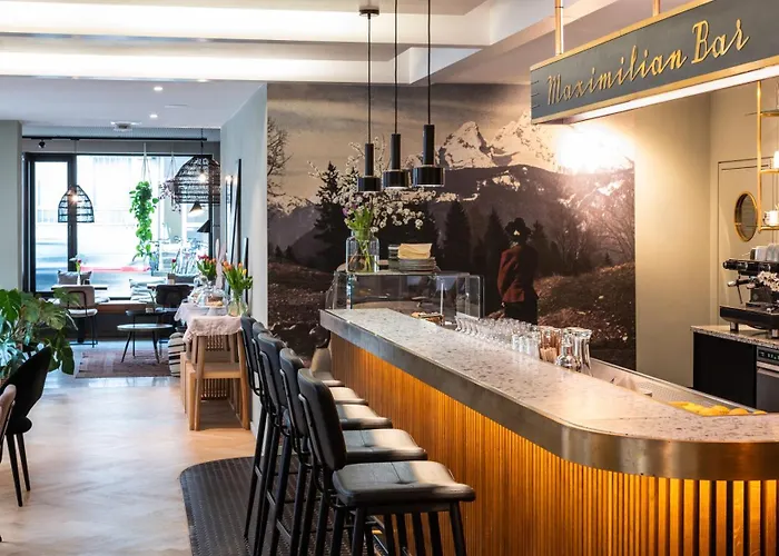 Garni Maximilian فندق 3*